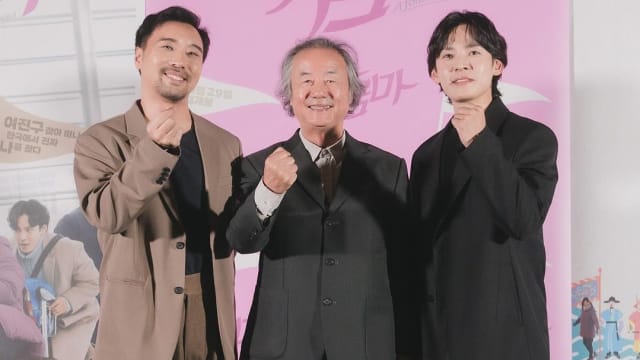 何书铭携郑东焕、姜亨硕出席记者会　《花路阿朱妈》11月29日韩国上映