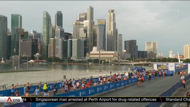 About 40,000 runners take part in Standard Chartered Singapore Marathon | Video