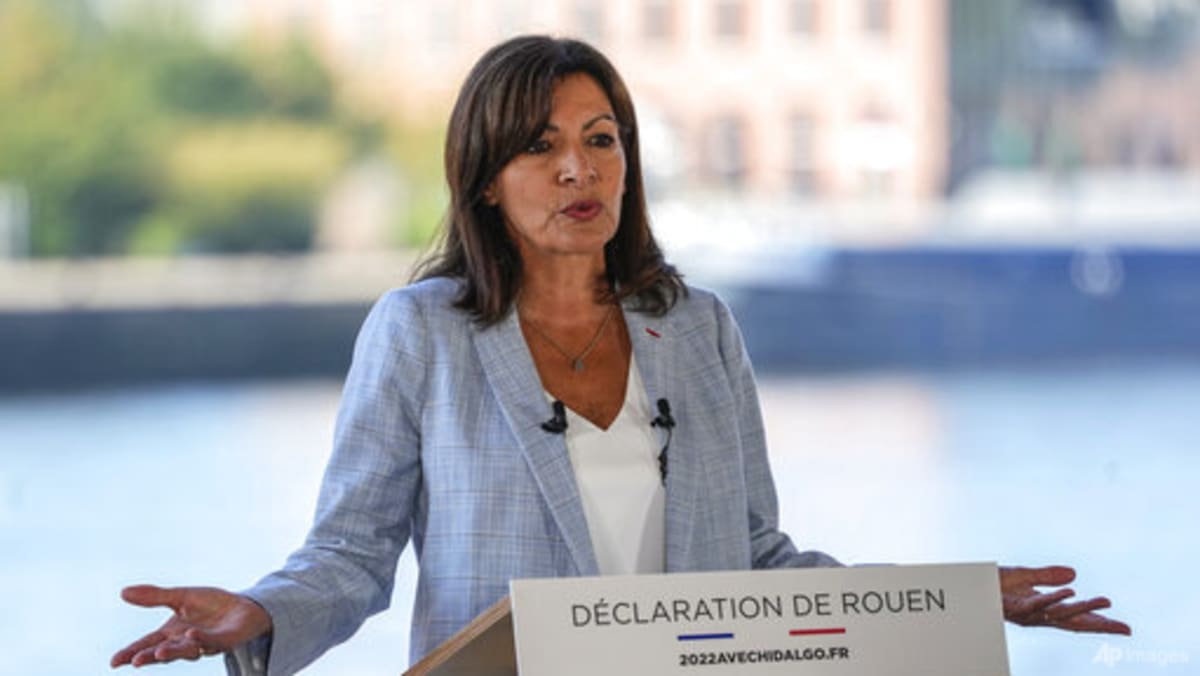 Walikota Paris Hidalgo mengumumkan pencalonan presiden Prancis