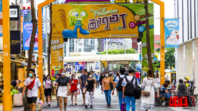 台湾准备11月允许民众户外不戴口罩