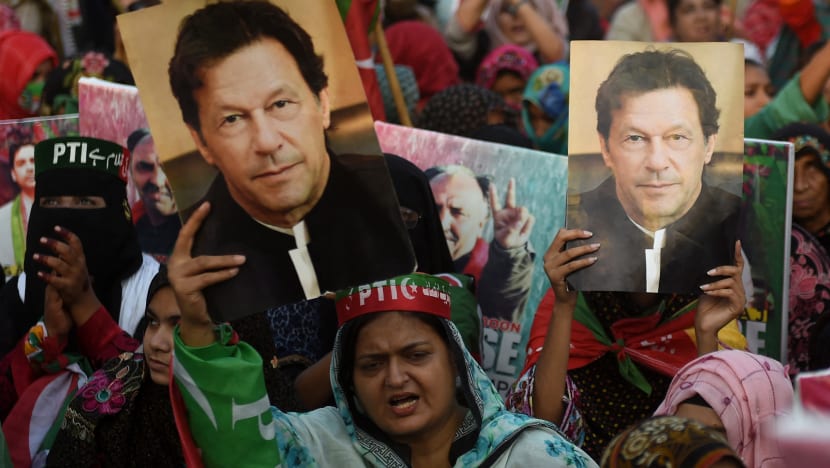 Penahanan Imran Khan tidak sah, kata Mahkamah Agung Pakistan