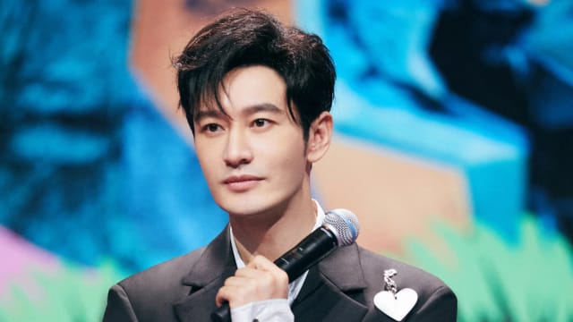 复婚无望？黄晓明与女制片人亲密互动全被拍