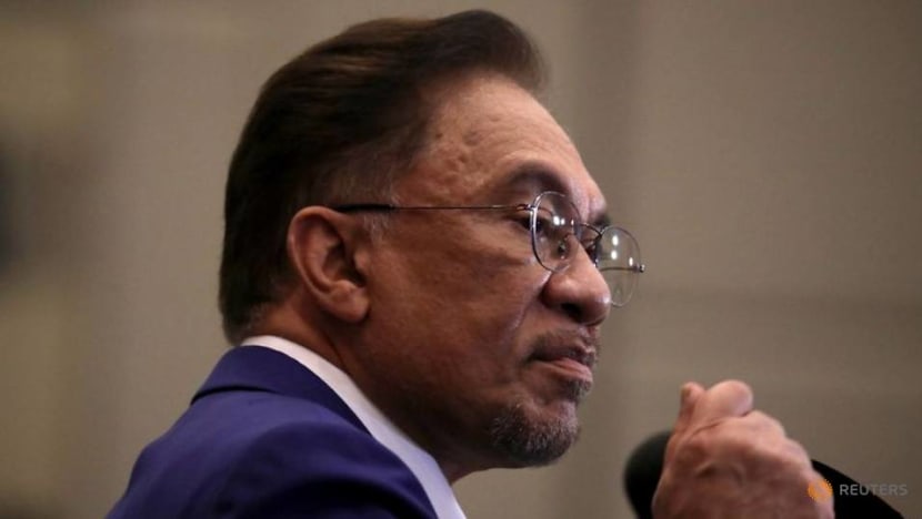Putrajaya is stonewalling state government efforts to procure COVID-19 vaccines directly: Anwar