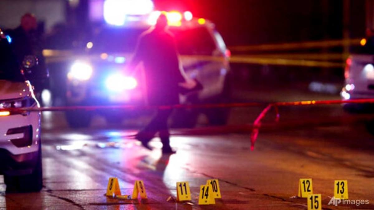 Bocah laki-laki berusia 2 tahun, 7 orang dewasa terluka dalam penembakan terbaru di Chicago
