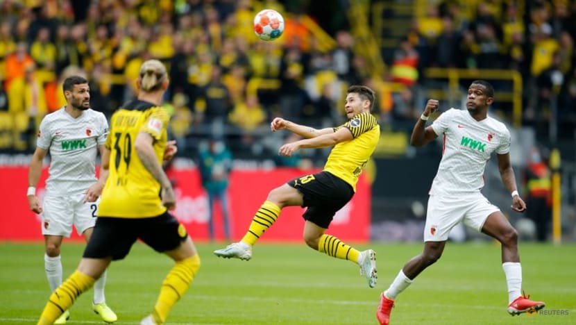 Wasteful Dortmund beat 2-1 Augsburg to move into second place Wasteful Dortmund beat 2-1 Augsburg to move into second place