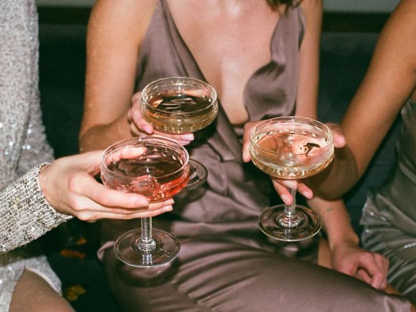 Too much to drink? Here’s how to fight dry hangover skin and a puffy face Too much to drink? Here’s how to fight dry hangover skin and a puffy face