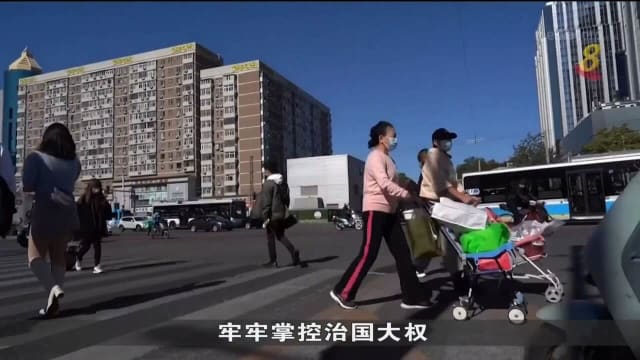 习近平三度连任中共总书记 民众：更关心民生经济