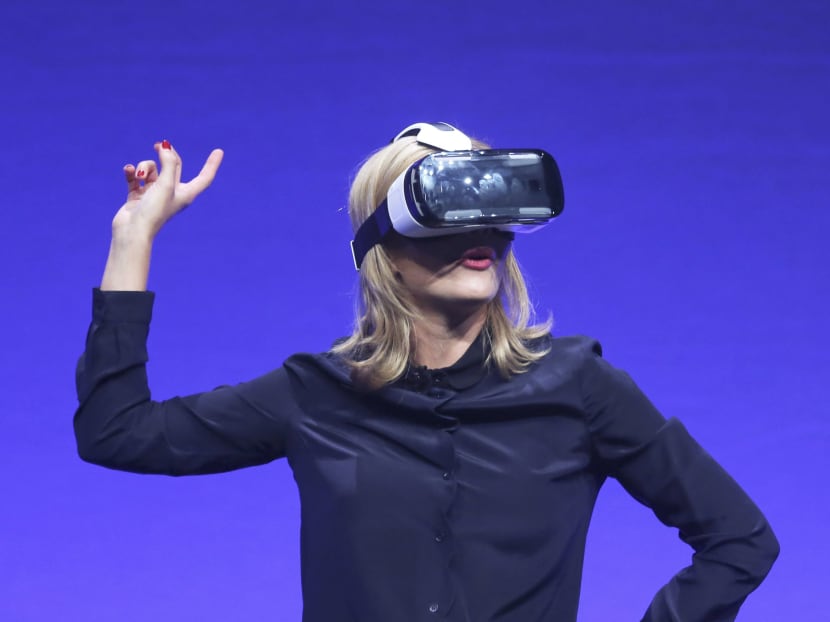 Samsung announces slew of gadgets, unveils mobile VR goggle