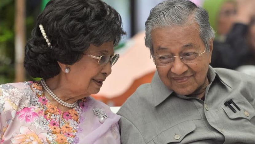Tun Dr Siti Hasmah pulang pingat kerana setia pada suami