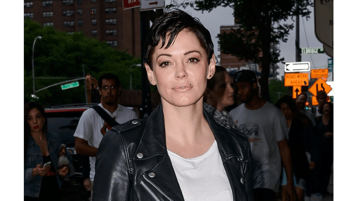 Rose Mcgowan Hands Herself In To Police 8days