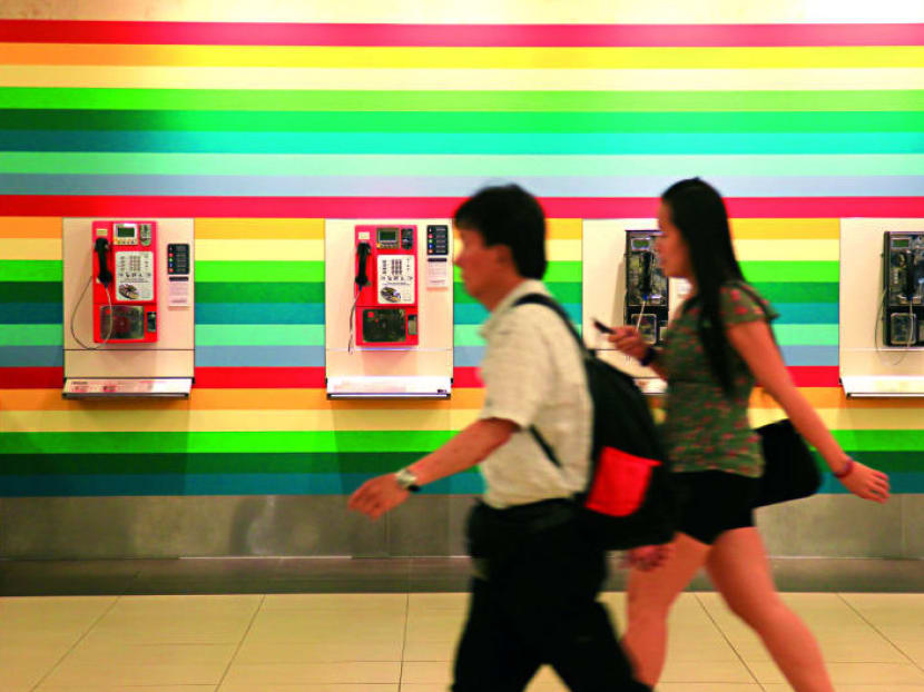 The writer says that there is still a need for payphones in Singapore.