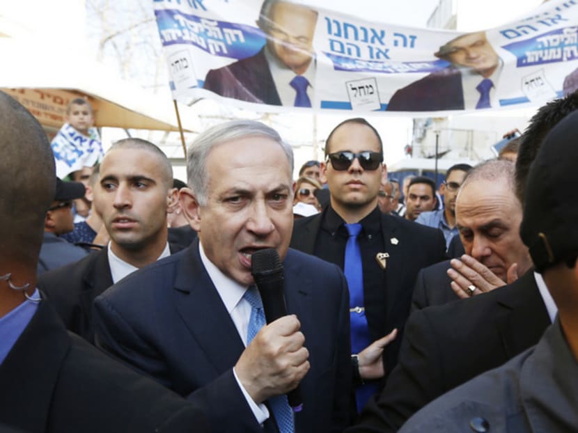Israel's Prime Minister Benjamin Netanyahu (2nd L) campaigns in the southern city of Ashkelon March 17, 2015. Millions of Israelis voted on Tuesday in a tightly fought election, with Netanyahu facing an uphill battle to defeat a strong campaign by the centre-left opposition to deny him a fourth term in office. REUTERS/Baz Ratner (ISRAEL - Tags: POLITICS ELECTIONS)