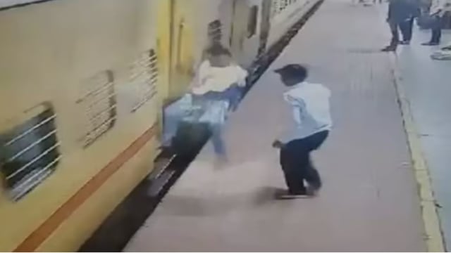 印妇追火车失足坠月台缝隙 下秒急抛怀中婴儿己重伤