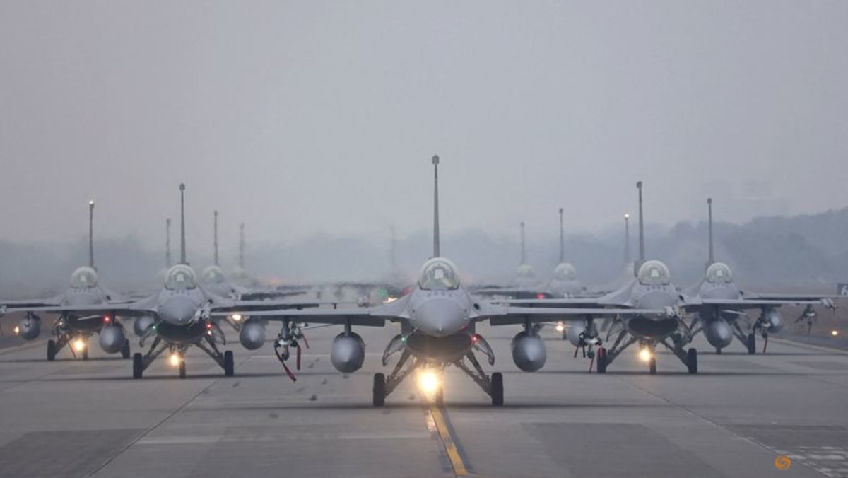 Taiwan menangguhkan misi pelatihan F-16 setelah jet jatuh
