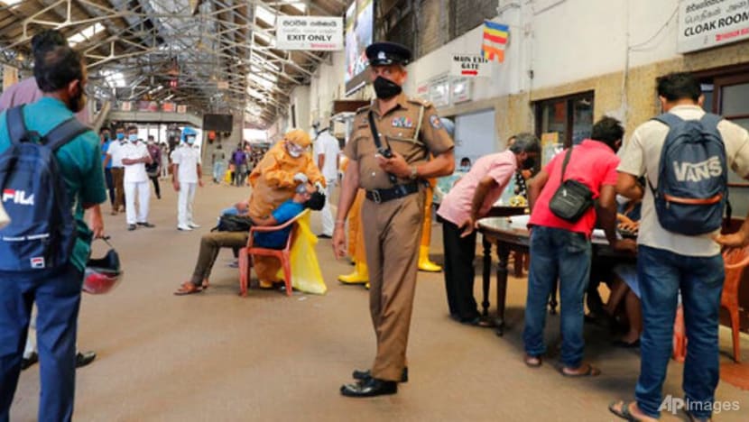 Sri Lanka closes fish market, expands curfew as COVID-19 outbreak grows Sri Lanka closes fish market, expands curfew as COVID-19 outbreak grows