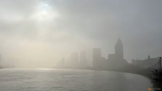 中国多省出现大雾天气 上海多趟航班延误