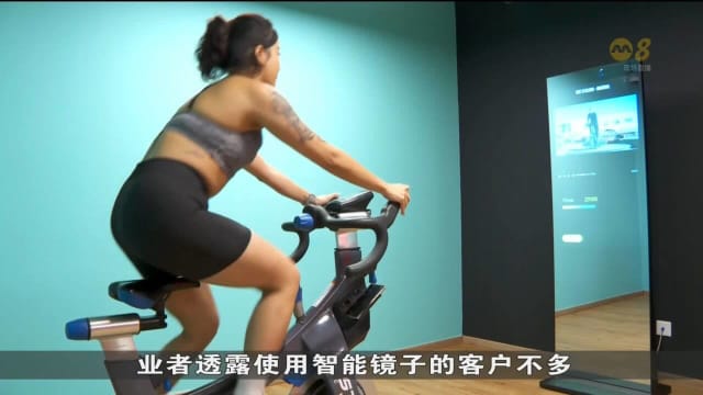 健身房智能镜为用户提供指导和追踪表现
