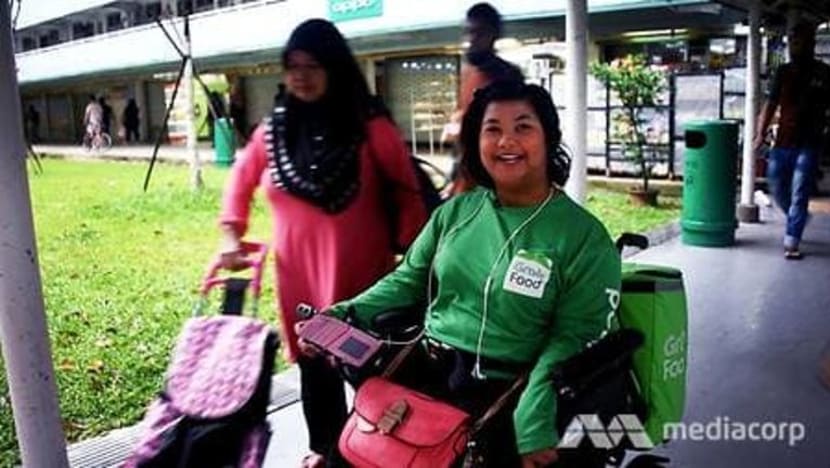 Kerusi roda baru, bantuan mencurah-curah bagi penghantar GrabFood Roszana Ali jelang Lebaran