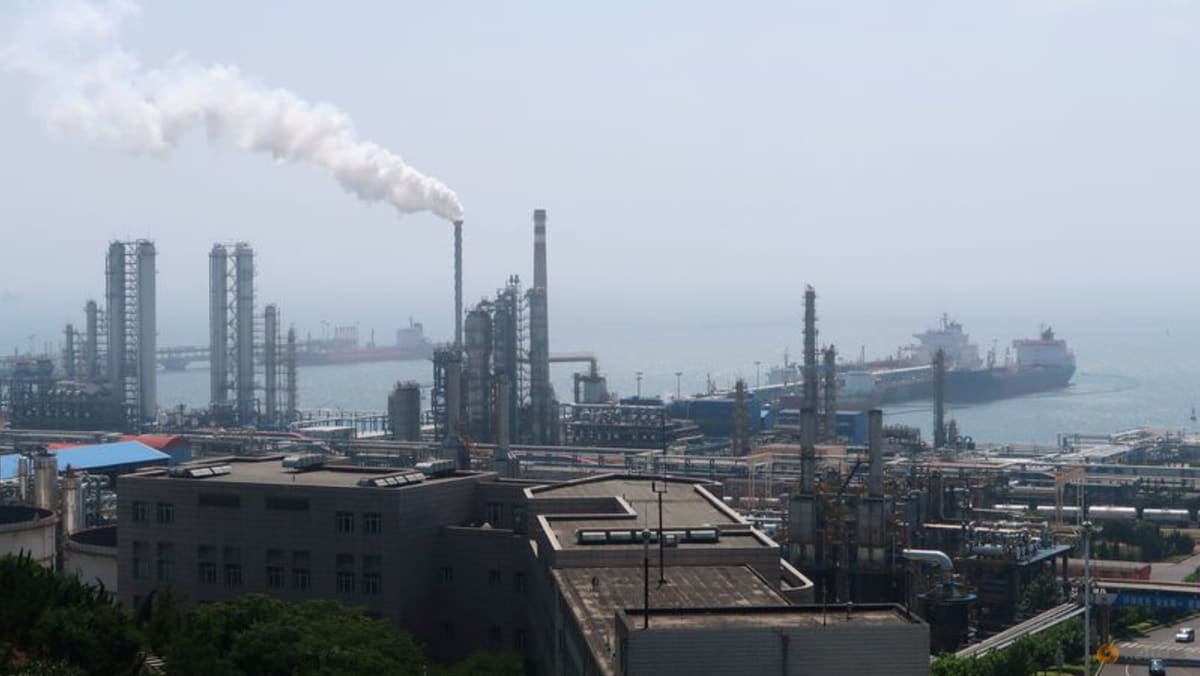 Impor minyak mentah China di bulan Agustus turun karena kilang yang beroperasi lebih rendah