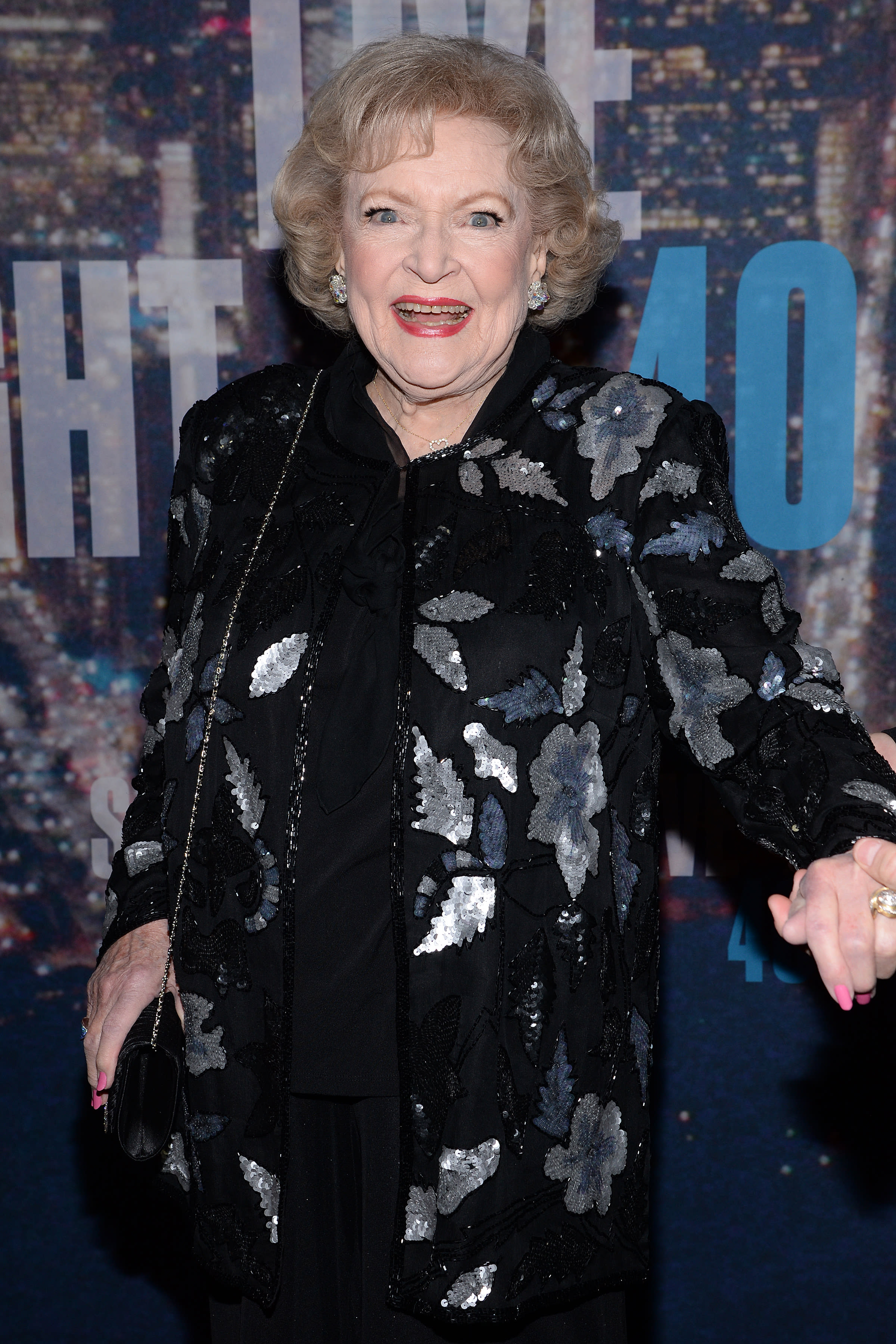 Ryan Reynolds, Reese Witherspoon, And More Stars React To Betty White’s Death At 99 Ryan Reynolds, Reese Witherspoon, And More Stars React To Betty White’s Death At 99