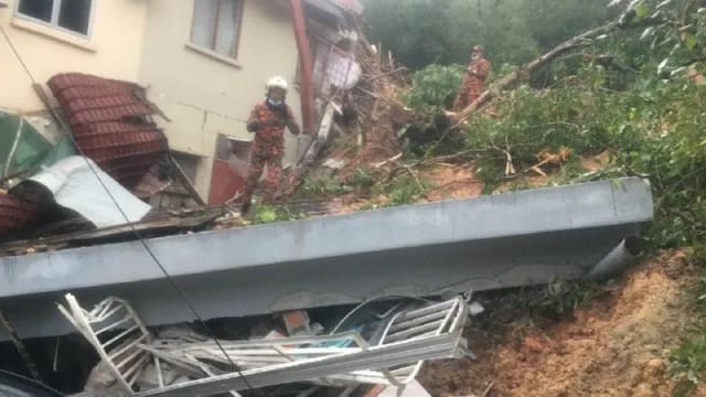 马国安邦大雨后又土崩 两屋坍塌五人活埋