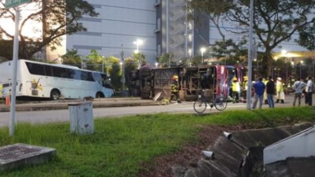 两私人巴士相撞 造成一死37伤