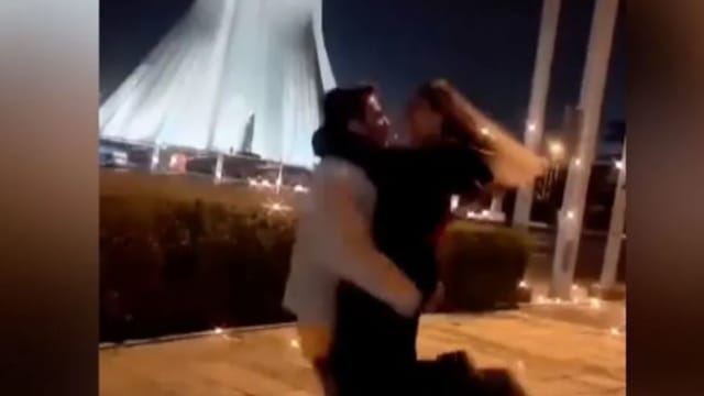 在街上跳舞 伊朗情侣被判坐监十年半