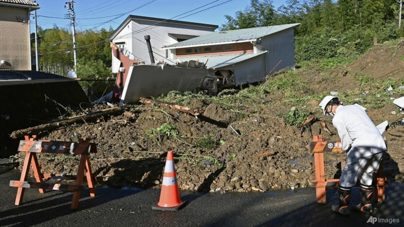 Typhoon Talas lashes central Japan, killing two Typhoon Talas lashes central Japan, killing two