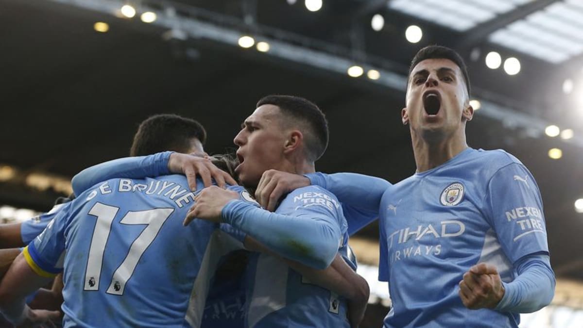 De Bruyne and Mahrez fire Man City to 41 win over United