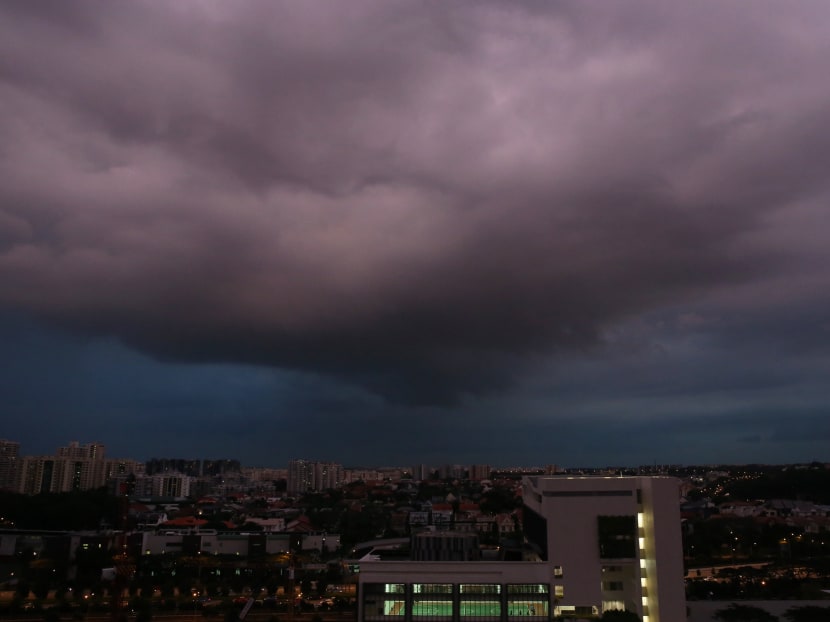 A large storm cloud looms over Bishan at dusk on May 31, 2017. Photo: Koh Mui Fong/TODAY