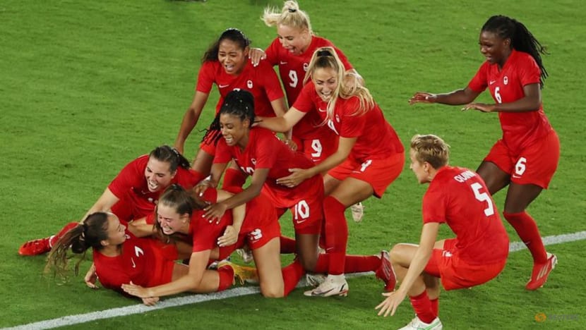 Olympics-Soccer-Sinclair finally claims soccer gold for Canada Olympics-Soccer-Sinclair finally claims soccer gold for Canada