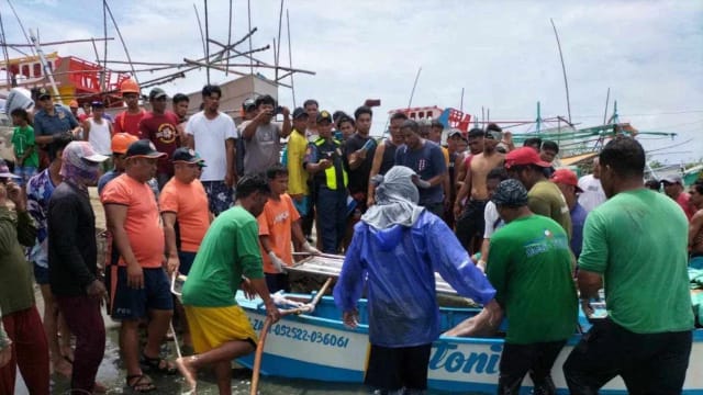 菲律宾渔船同外国商船在南中国海相撞后沉没 三名渔民死亡
