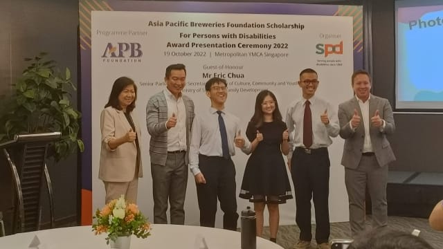 三位残障青年获颁今年亚太酿酒基金会奖学金