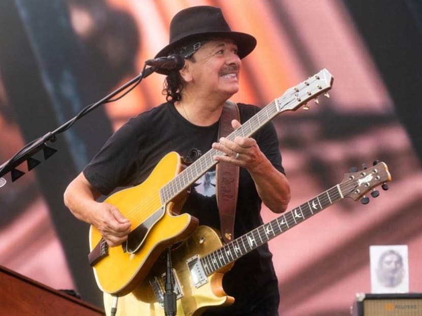 Guitarist Carlos Santana passes out on stage during US concert Guitarist Carlos Santana passes out on stage during US concert