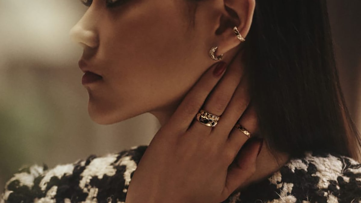 Wearing ring on index finger feng shui deals