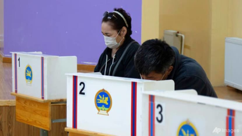 Mongolians voting for president amid biggest COVID-19 outbreak Mongolians voting for president amid biggest COVID-19 outbreak