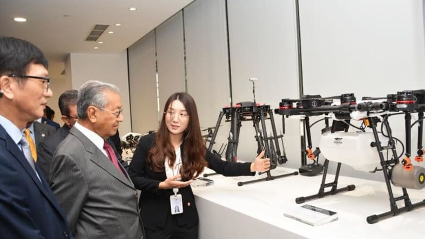 Dr Mahathir kunjungi pengeluar dron terbesar dunia di China