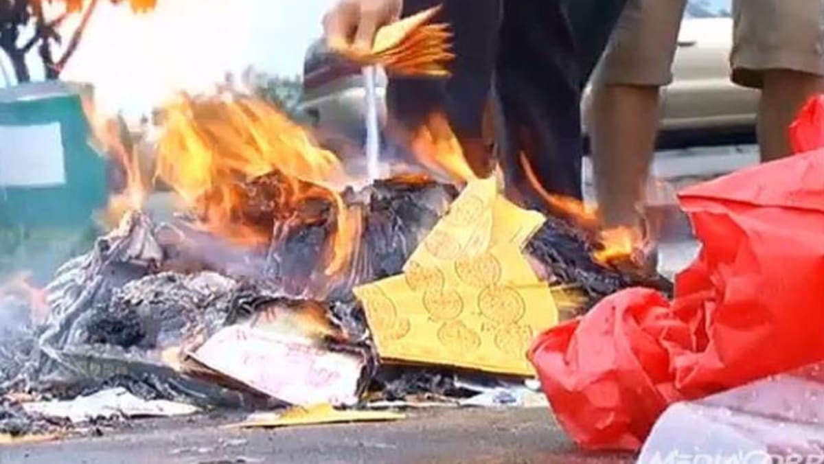 Lighted cigarettes, incense sticks remain top cause of fires SCDF TODAY