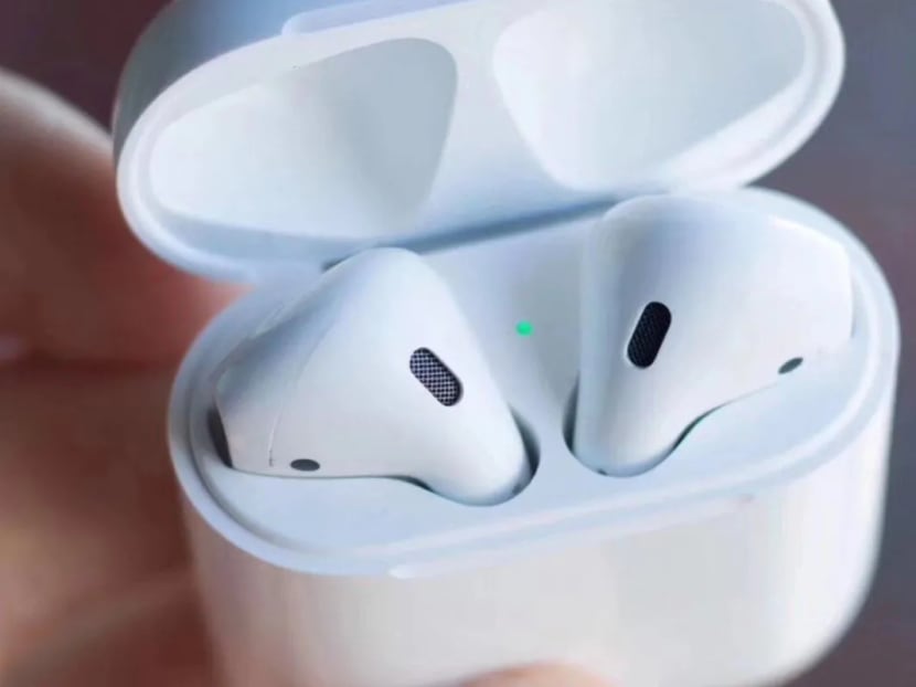 Smag Catena Forvirret Chinese factories rushing to get knock-offs of Apple's AirPods Pro to local  buyers the day after US release - TODAY