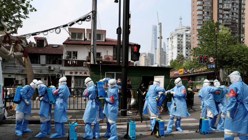 Shanghai to keep COVID-19 curbs as infections outside quarantine rise again 