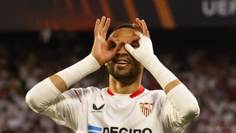 Slick Sevilla punish slapdash Man United to ease into Europa semis
