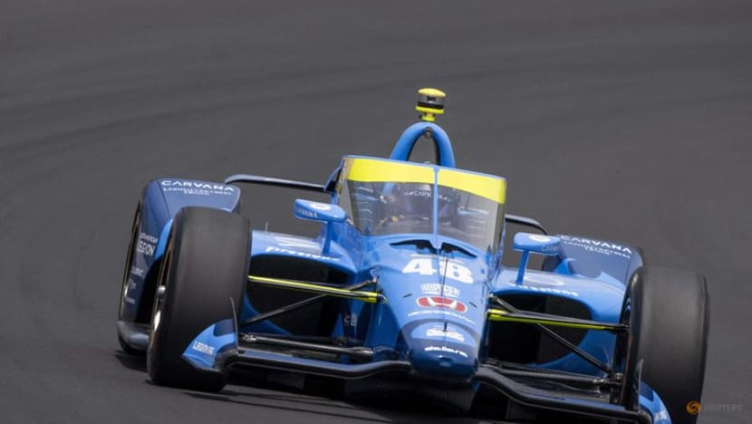 Johnson changing lanes at Indianapolis 500 Johnson changing lanes at Indianapolis 500