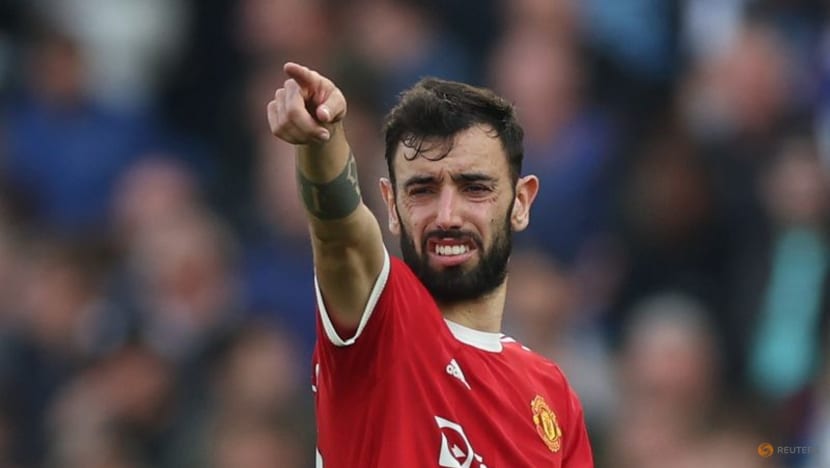 Manchester United's Fernandes backs manager's strict timekeeping