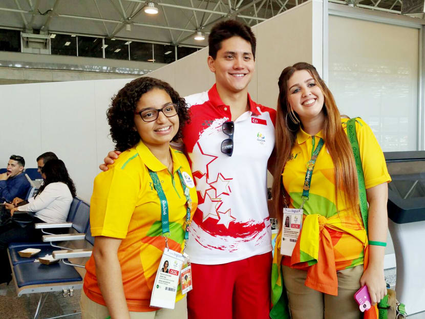 Joseph Schooling poses for photo with fans at Rio de Janeiro's international airport before boarding his flight home. Photo: Low Lin Foong