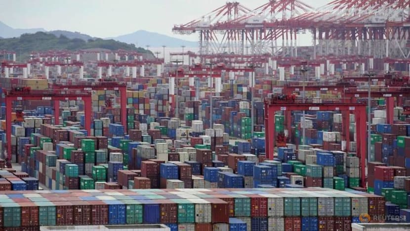 Global cargo logjam deepens, delaying goods bound for retailers, automakers Global cargo logjam deepens, delaying goods bound for retailers, automakers