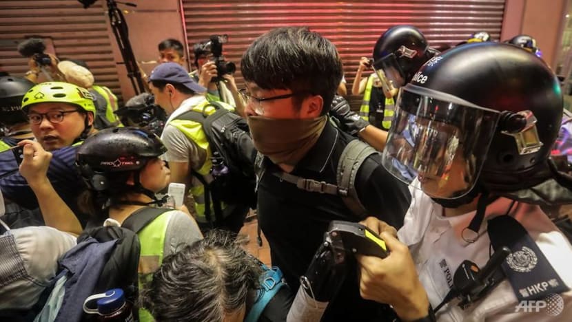 Hong Kong police arrest six at Kowloon protest Hong Kong police arrest six at Kowloon protest