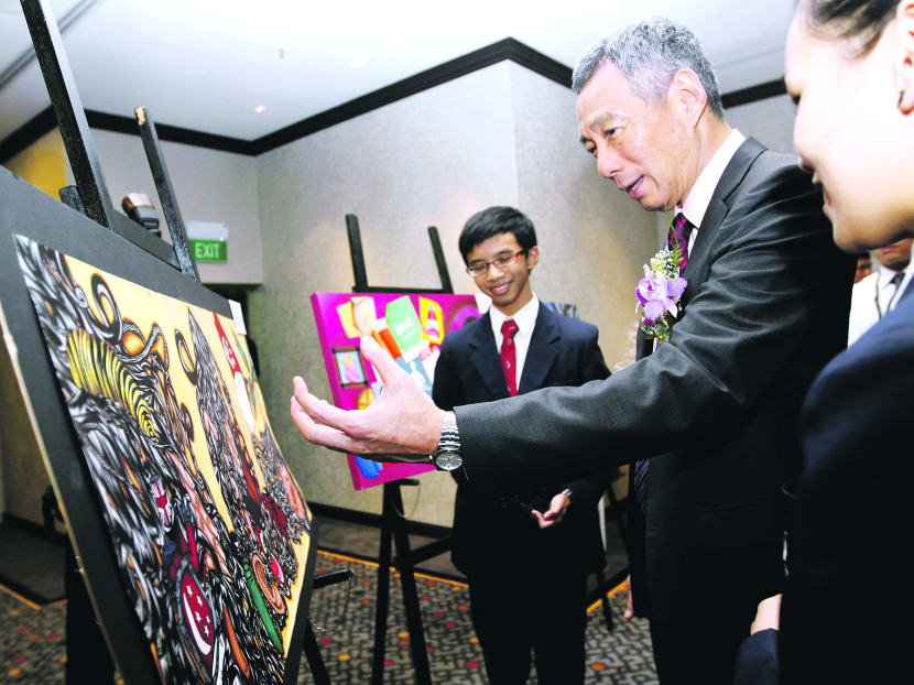 Gallery: PM Lee gives thumbs-up to Xinmin Sec’s  efforts in the arts ​