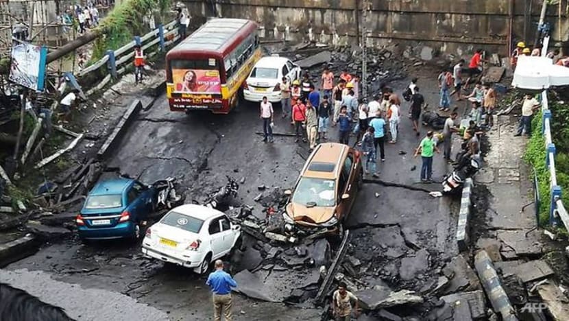 Jambatan runtuh di Kolkata, 1 maut, 19 cedera