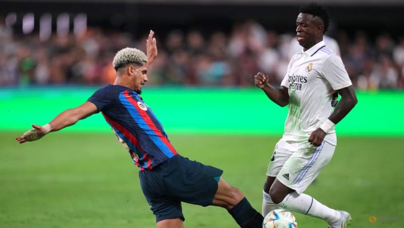 Barcelona concerned about Uruguayan Araujo's World Cup fitness Barcelona concerned about Uruguayan Araujo's World Cup fitness