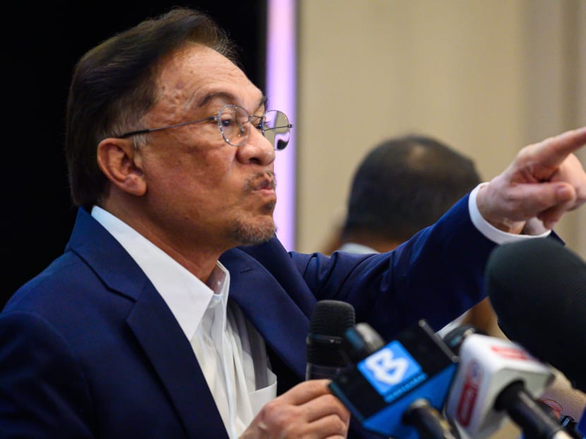 Malaysia opposition leader Anwar Ibrahim announced that he would be seeking an audience with the Malaysian King soon.